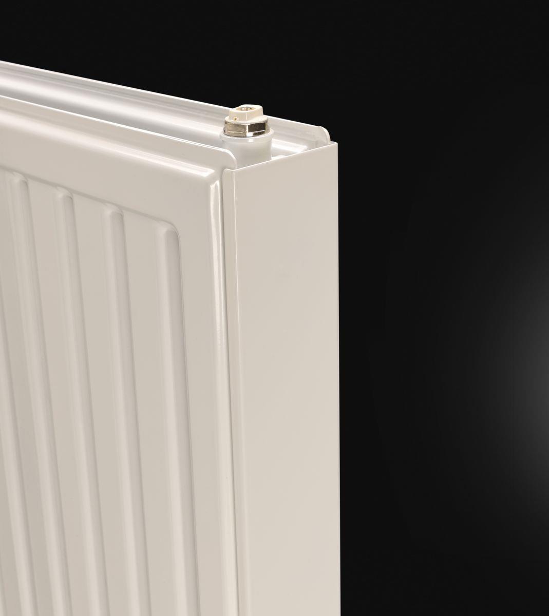 Radson Vertical Compact HP 22 HxL=1800x450 (5/26) 1698W (75/65/20) wit RAL9016 , aansluiting: midden